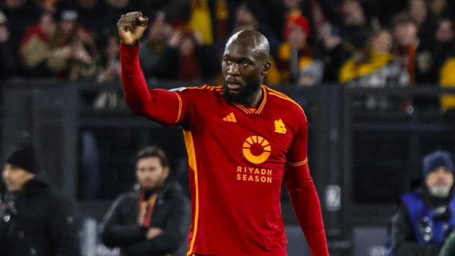 Lukaku y Pellegrini comandaron triunfo de AS Roma en el debut del técnico De Rossi