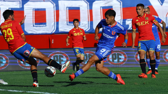 Falló casi todo el duelo: Hinchas explotaron contra la transmisión del U. Española-U. de Chile