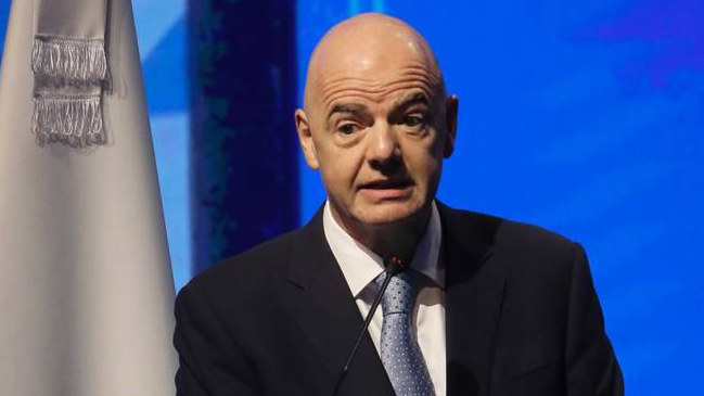 Infantino pidió un castigo de “derrota automática” ante actos de racismo