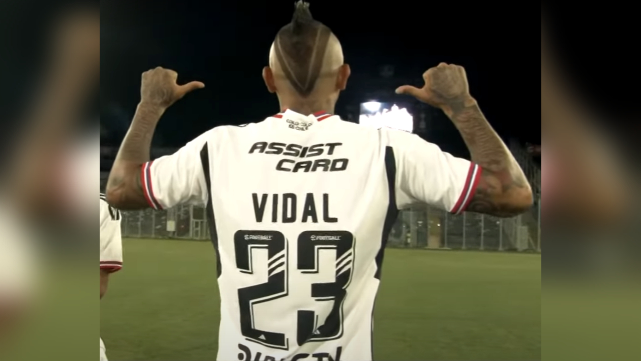 Arturo Vidal volvió al Monumental y estampó el dorsal 23 en su camiseta de Colo Colo