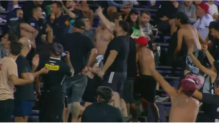 Barristas de Colo Colo intentaron agredir a dirigentes de Blanco y Negro en Uruguay