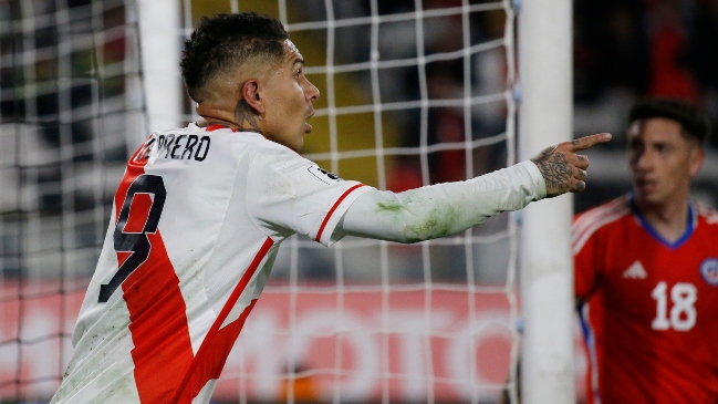 Paolo Guerrero apareció en la órbita del Colo Colo de Almirón