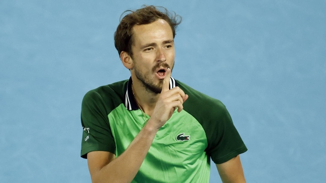 Medvedev mostró perseverancia para remontar en más de cuatro horas a Zverev en Australia
