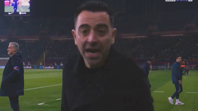 “Una vergüenza”: Xavi reclamó a la TV un penal revisado en el VAR contra Villarreal