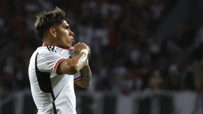 [VIDEO] Carlos Palacios marcó un golazo de tiro libre ante Everton