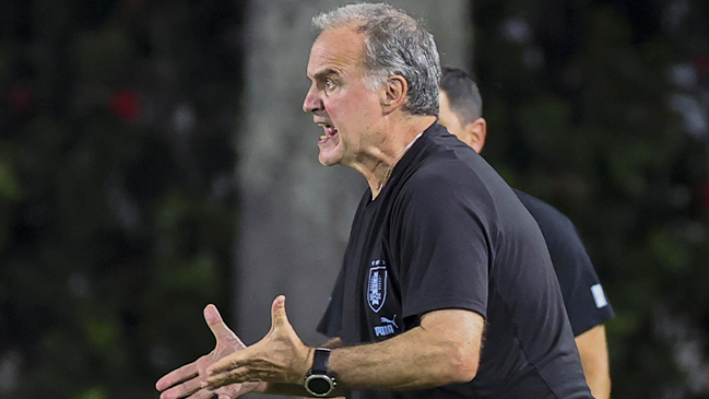 El incómodo momento de Bielsa en conferencia tras derrota de Uruguay ante Chile