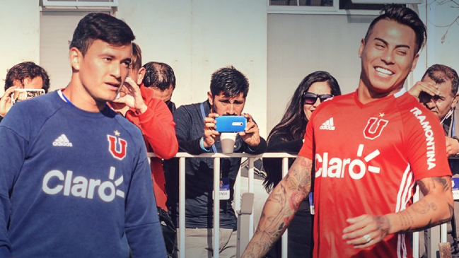 Michael Clark se entusiasmó con fichar a Charles Aránguiz y Eduardo Vargas: El club ha estado en contacto