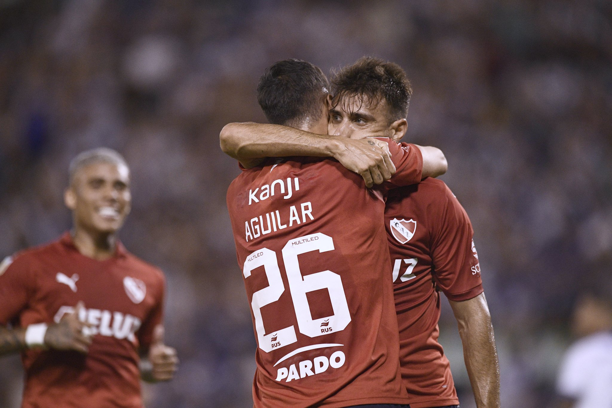 Independiente de Mauricio Isla venció al Vélez de Gustavo Quinteros en el Fortín