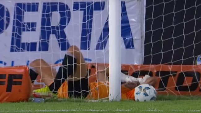 ¿El blooper del año? El insólito autogol en la Copa de la Liga de Argentina