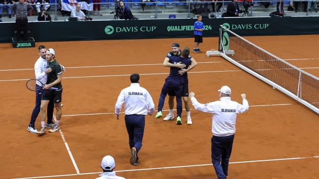Serbia extrañó a Djokovic y perdió de forma inapelable ante Eslovaquia en la Copa Davis