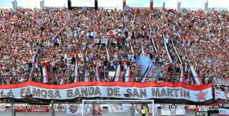 Un hincha murió apuñalado durante un partido de la Segunda División argentina