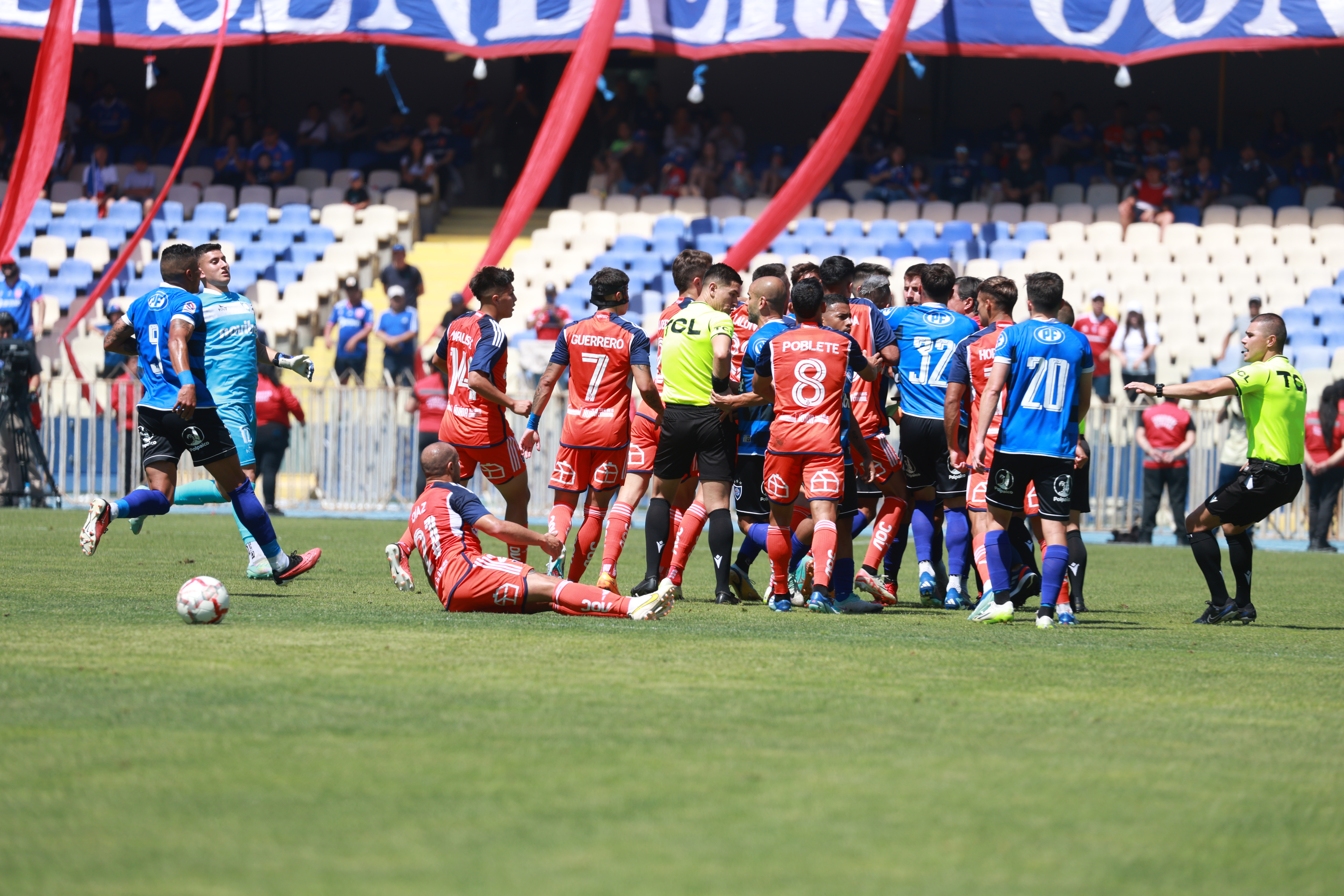 La expulsión de Gonzalo Montes por agresión a Marcelo Díaz en el duelo de Huachipato y la U