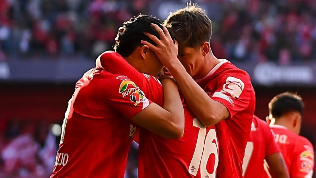 La genial asistencia de taco de Jean Meneses en goleada de Toluca sobre León