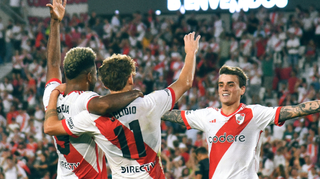 El Vélez de Quinteros fue aplastado en su visita a River Plate