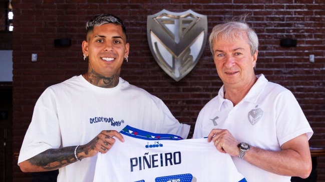 ¿Culpa de Quinteros? Imagen de Rodrigo Piñeiro se viralizó por ingresar con el partido sentenciado