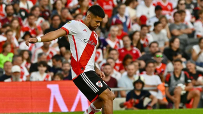 “Chileno, chileno”: Paulo Díaz fue ovacionado ante Vélez Sarsfield