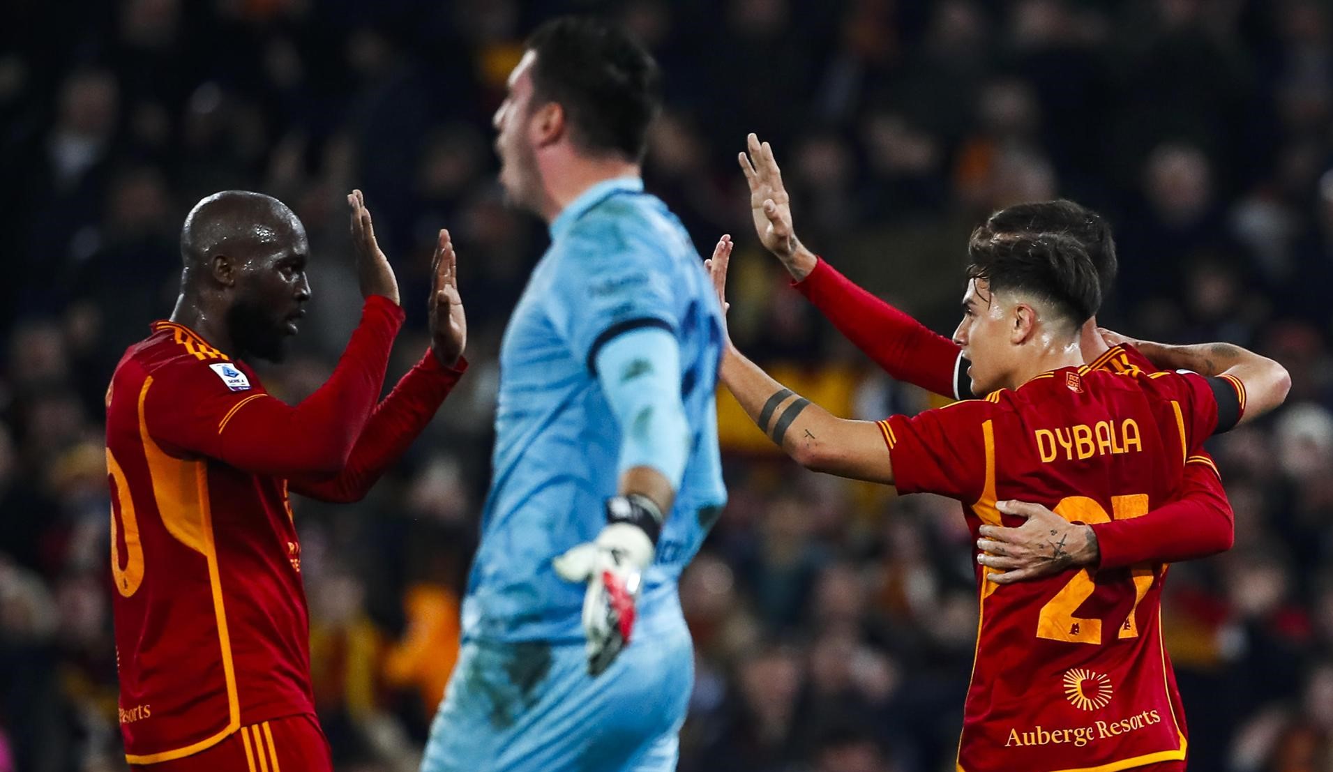 Roma sigue en alza y aplastó a Cagliari con doblete de Paulo Dybala