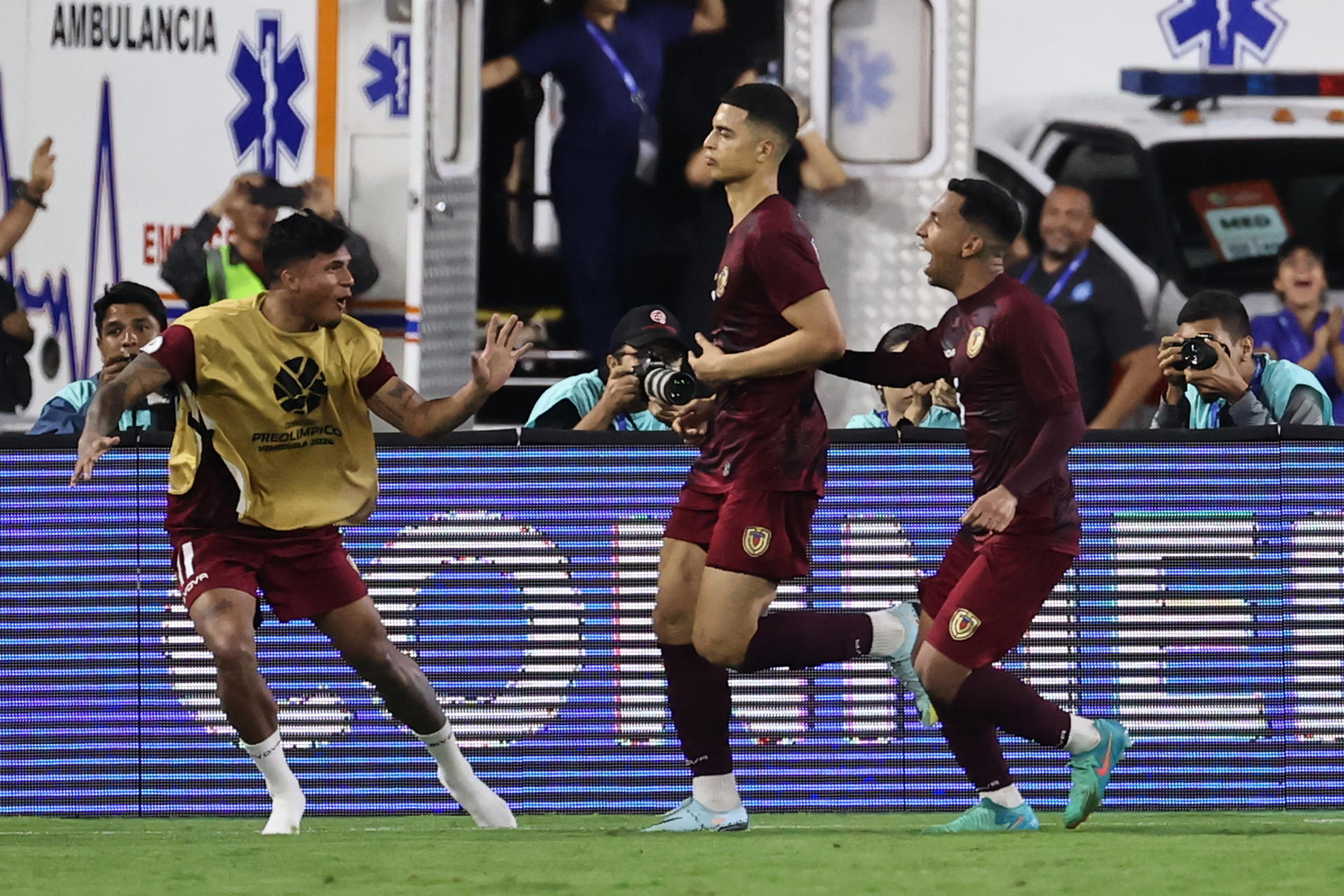 Venezuela rescató un empate en frenético duelo contra Argentina en el Preolímpico
