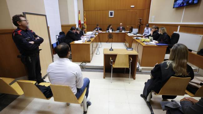 La joven que acusó a Daniel Alves de violación lo apuntó al salir de la discoteca: “Fue él”