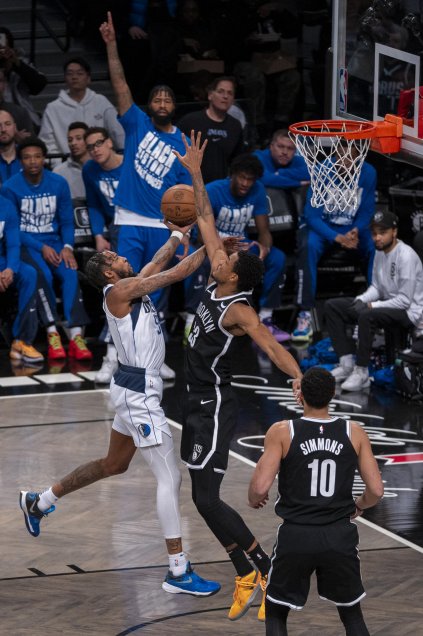 Kyrie Irving retornó a Brooklyn para comandar triunfo de Dallas ante Nets