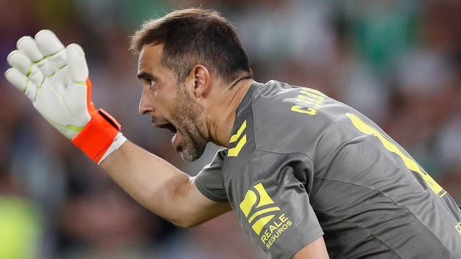 Claudio Bravo volvió a entrenar con normalidad en Real Betis