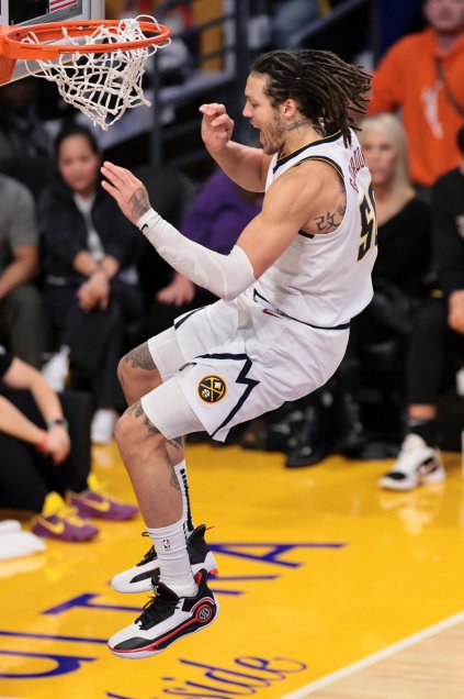 Los Nuggets batieron a los Lakers a domicilio