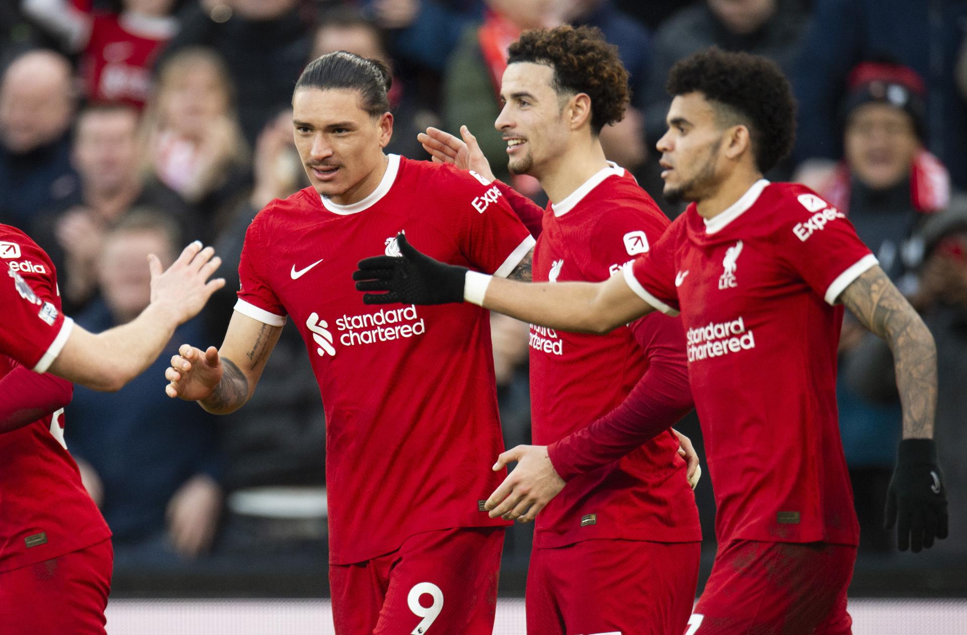 Liverpool sostuvo el liderato de la Premier League al batir a Burnley