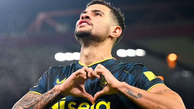 Doblete de Guimaraes permitió a Newcastle vencer a Nottingham Forest