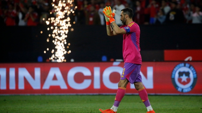 Aseguraron que Ricardo Gareca se comunicó con Claudio Bravo para conocer su disponibilidad