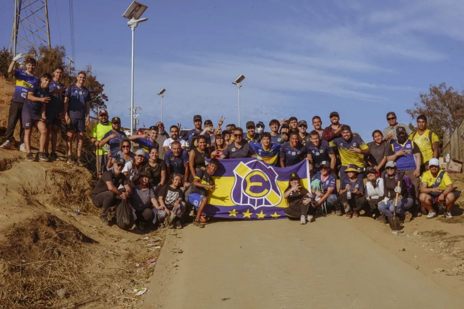 Everton continúa entregando ayuda en los cerros de Viña del Mar tras el incendio
