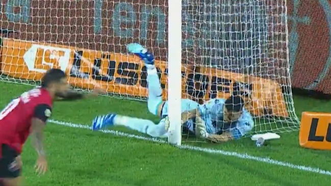 La tremenda doble tapada de Gabriel Arias en la goleada de Racing