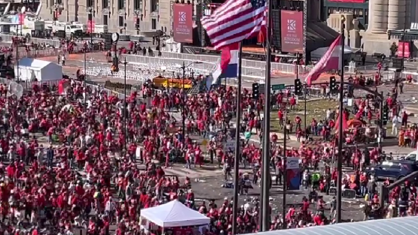 Un muerto y más de 10 heridos dejó el tiroteo en el desfile del Super Bowl en Kansas City