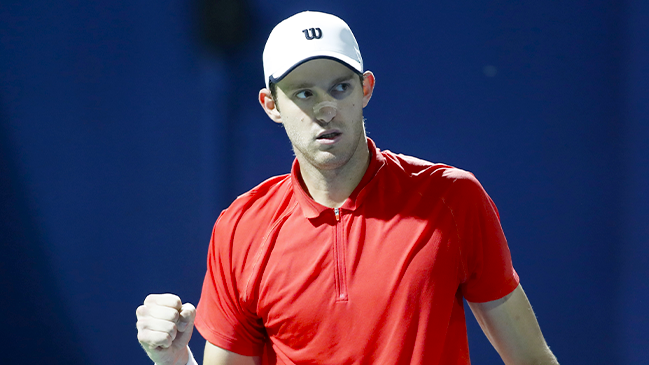 Nicolás Jarry se mide en el ATP de Buenos Aires ante Stan Wawrinka