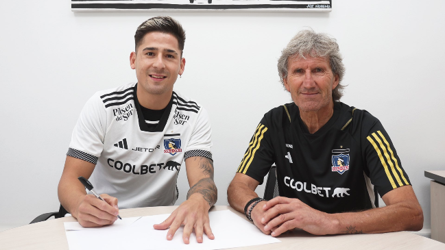Guillermo Paiva firmó su contrato con Colo Colo