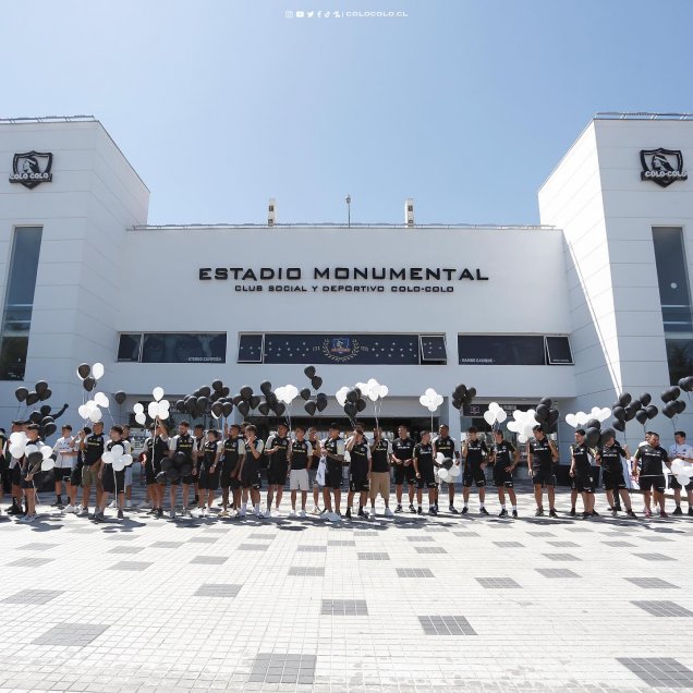 La emotiva despedida del plantel de Colo Colo a Jorge Toro en el Estadio Monumental
