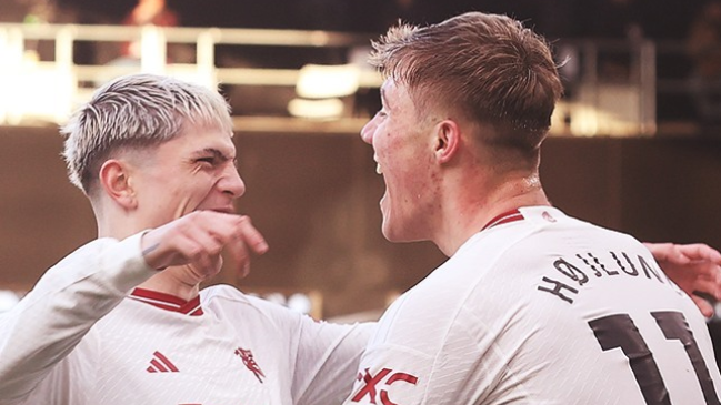 Manchester United sufrió para batir a Luton Town con doblete de Hojlund