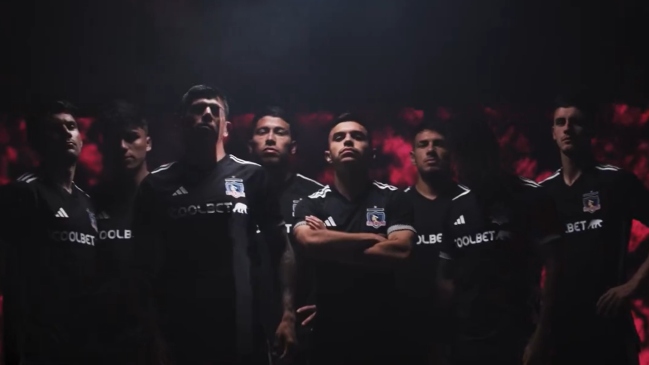Colo Colo presentó su nueva camiseta de visitante