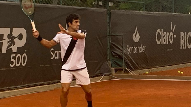 Garin entrenó en Río con camiseta que le regalaron jugadores de Vasco da Gama