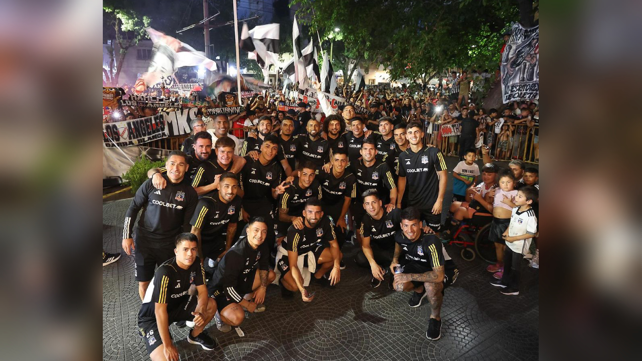 Colo Colo recibió masivo arengazo en Mendoza en la previa del duelo con Godoy Cruz