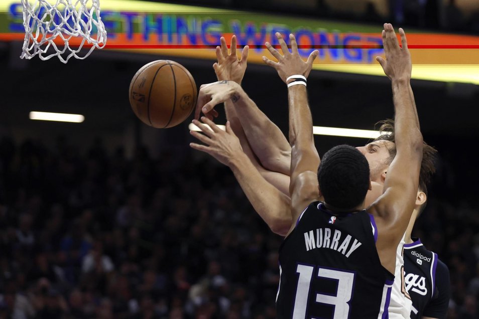 Domantas Sabonis le ganó el duelo a Wembanyama en triunfo de Kings ante Spurs