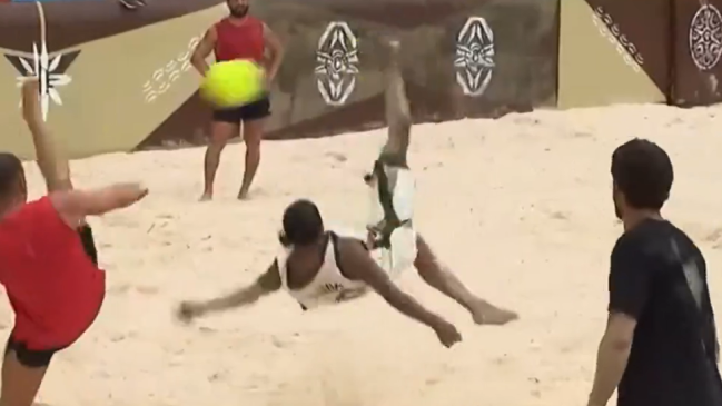 Ronaldinho deslumbró con un espectacular golazo de chilena en programa de TV turco