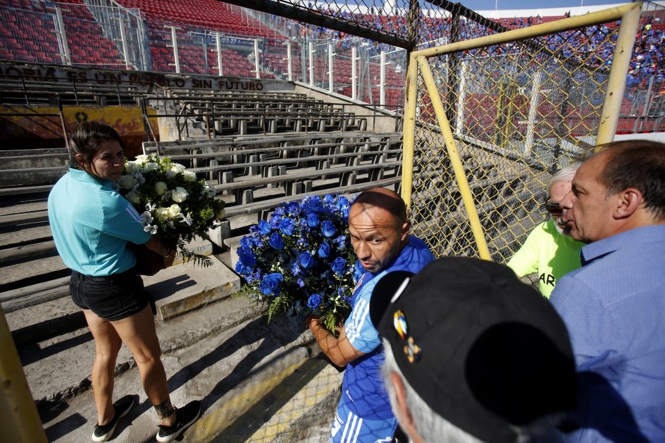U. de Chile realizó homenaje en el Memorial de los Derechos Humanos del Estadio Nacional