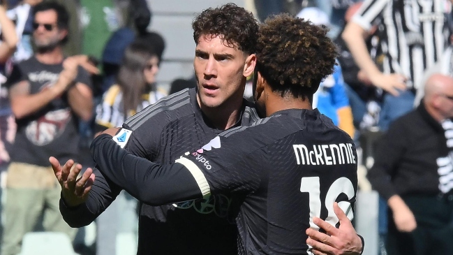 Juventus batió a Frosinone con doblete de Vlahovic y gol en la agonía de Rugani