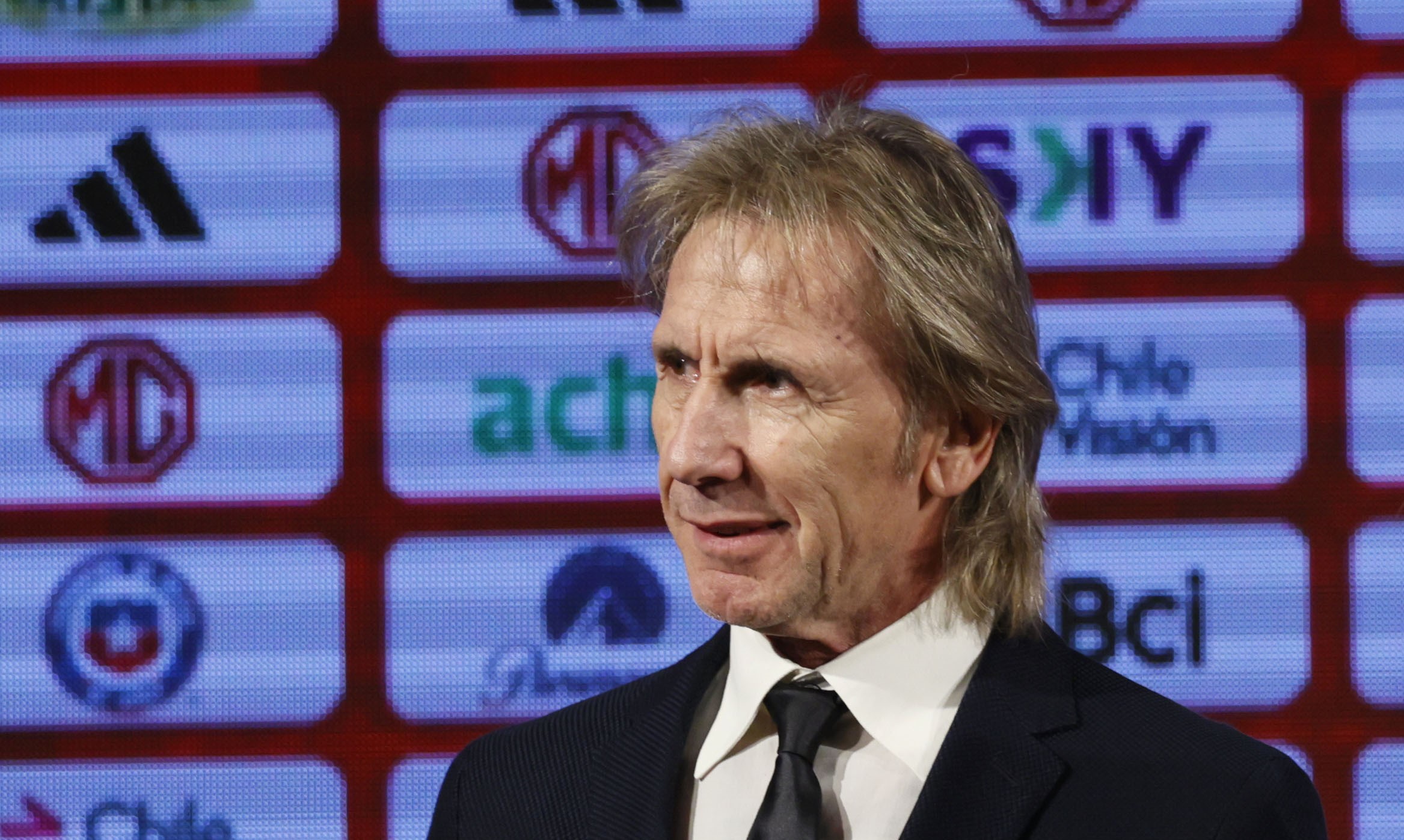 Ricardo Gareca adelantó que pueden haber “sorpresas” en la nómina de La Roja en marzo