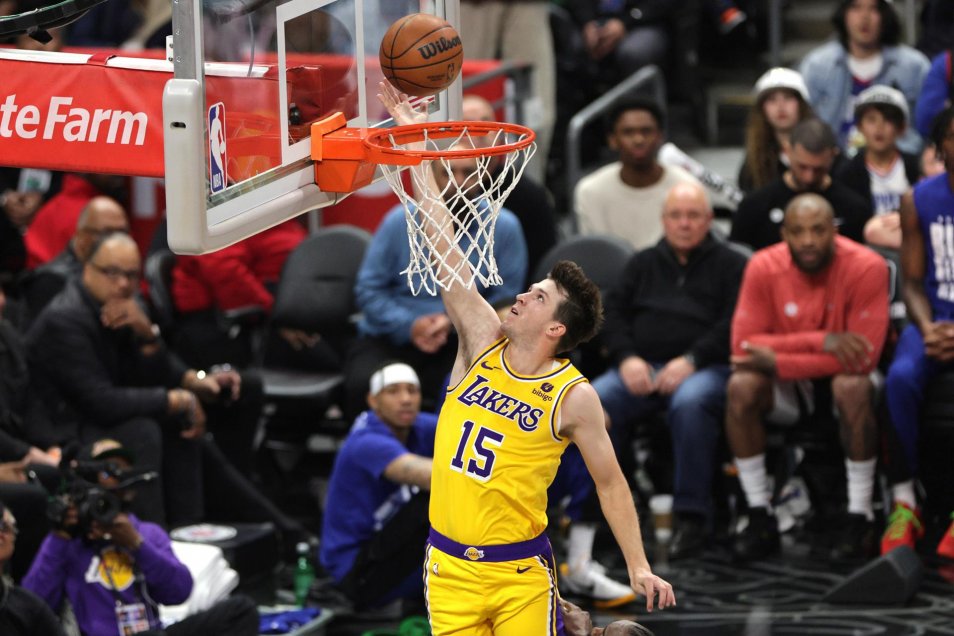 Los Lakers vencieron a Clippers en el clásico de Los Angeles de la mano de LeBron James