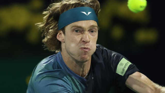 Se le “soltó la cadena”: Rublev fue descalificado en Dubai por insultos al juez de línea