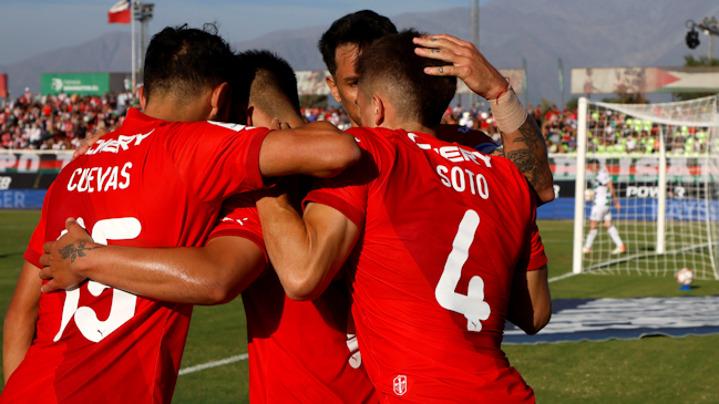 Universidad Católica logró levantar cabeza con un luchado triunfo sobre Palestino