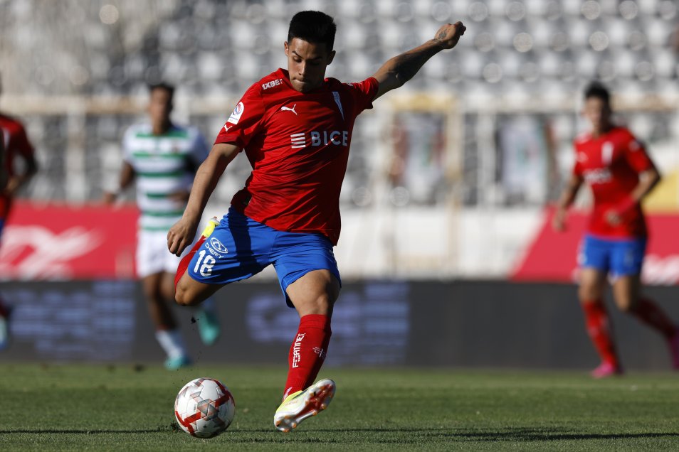 Zampedri y Aravena guiaron el primer triunfo de la UC en el torneo con sus goles ante Palestino