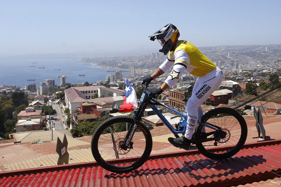 Las espectaculares imágenes del Valparaíso Cerro Abajo 2024