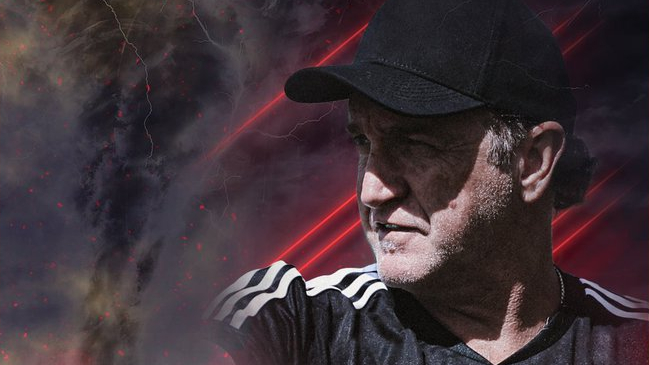 Atlético Paranaense contrató a Cuca y generó debate por su condena por violación a una menor